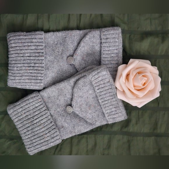 Target Universal Thread Gray Convertable Mittens - Picture 6 of 8